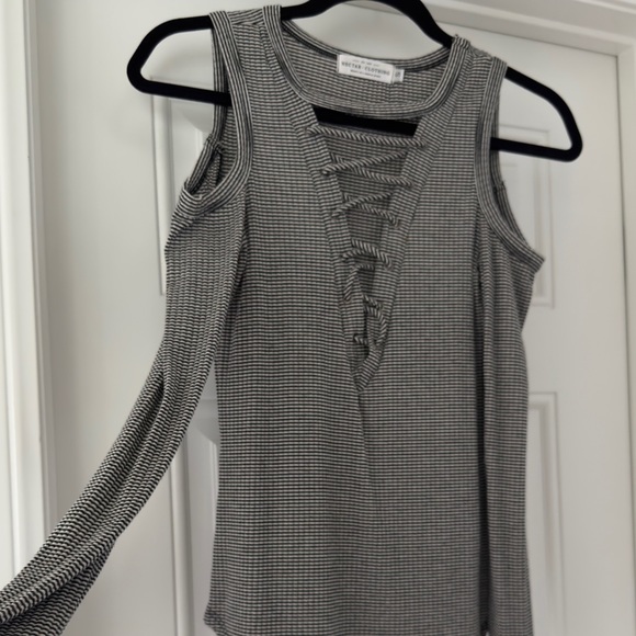 Nectar Clothing criss cross cold shoulder long sleeve shirt top size small - Picture 3 of 10